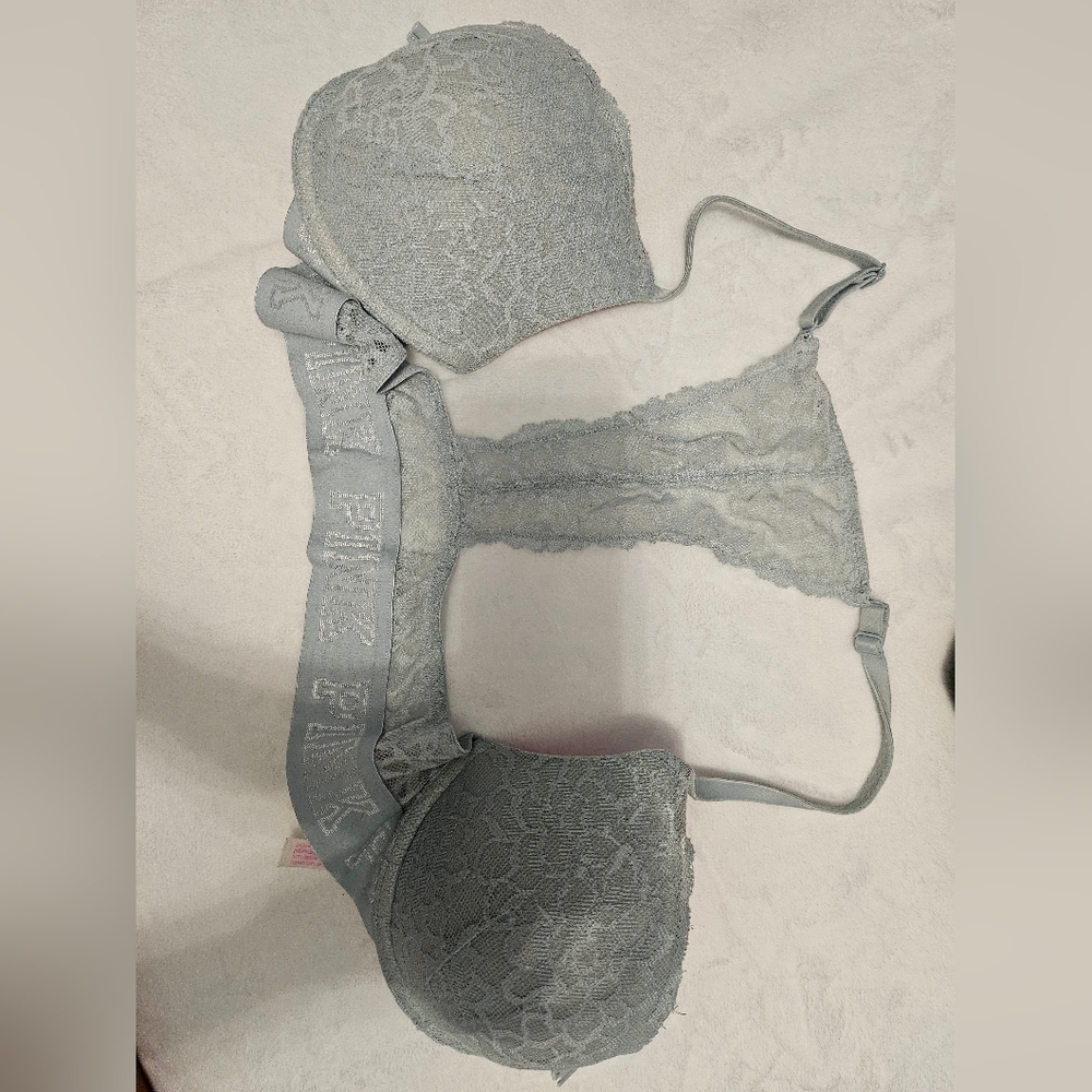 Set of 5 victoria secret and pink bras